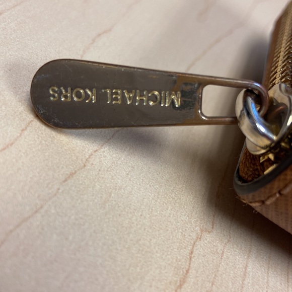 Michael Kors Wallet - Picture 4 of 4